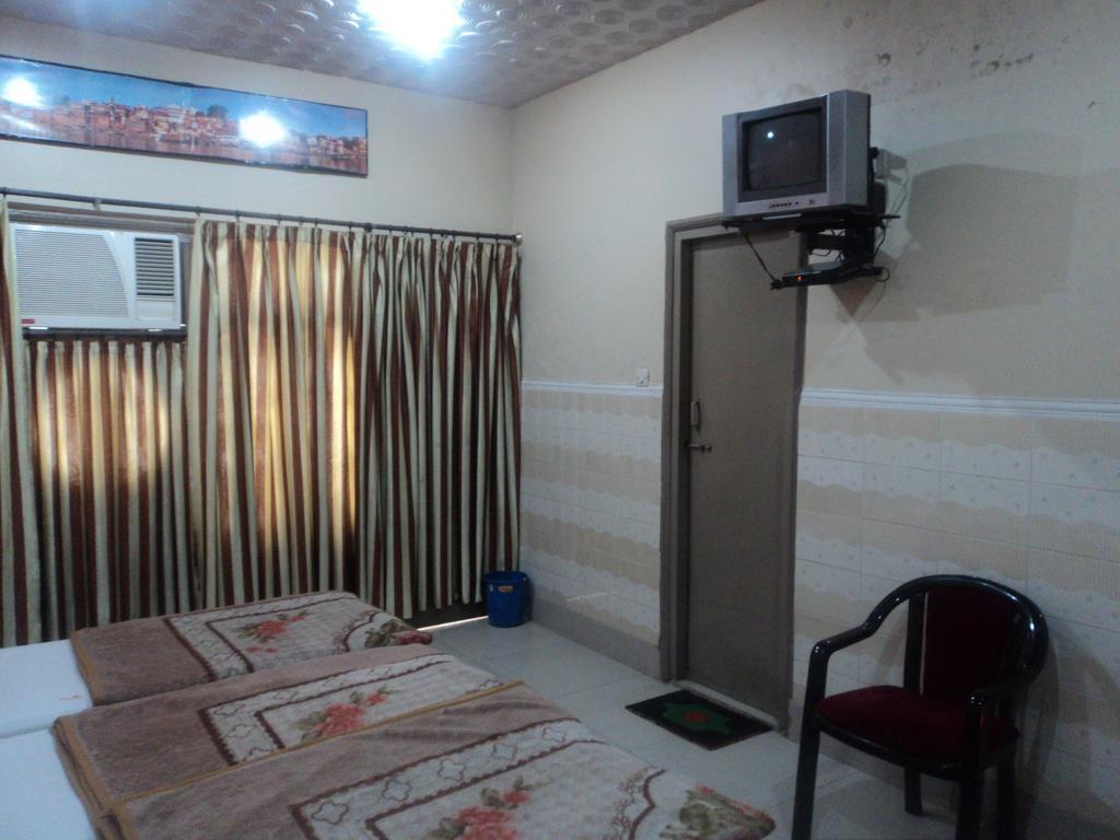 Hotel Jyoti Varanasi Exterior photo